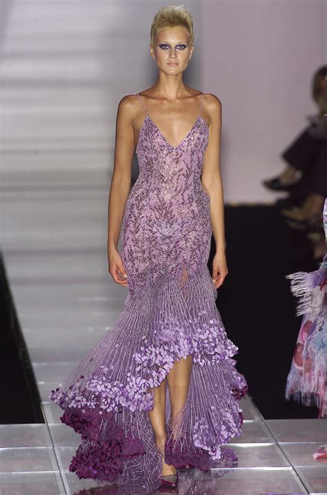 versace atelier 2001 vogue|Versace atelier haute couture fall/winter 2001 full show.